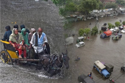 Pakistan'da şiddetli yağışlarda 37 can kaybı