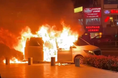 Başkan adayı gençlerle halay çekerken, VIP makam minibüsü alev alev yandı