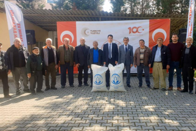 Orhaneli'de çiftçilere yağlık aspir tohumu dağıtıldı