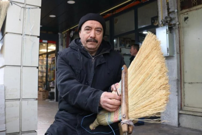 Teknolojiye direniyor, 40 yıldır satışını yapıyor