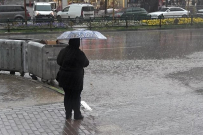 Bursa sağanak yağışa teslim oldu