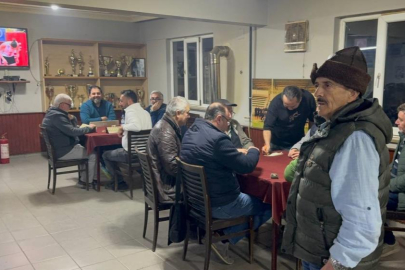 Bisikletli bağımsız belediye başkan adayı kahve kahve gezip oy istiyor