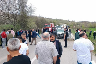 Kafa kafaya çarpıştılar: 8 yaralı
