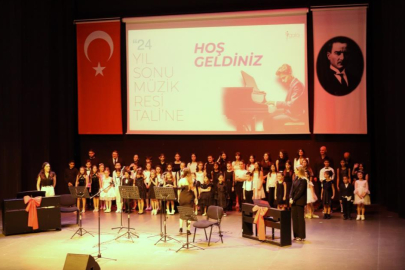 Bursa Gala Kültür Sanat Merkezi'nin dans gösteresi sanatseverlerle buluştu