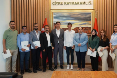 Cizre Kaymakamı LGS'de 500 puan alan öğrenciyi ödüllendirdi