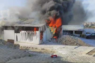 Hatay’da korkutan yangın: Prefabrik evler alevlere teslim oldu