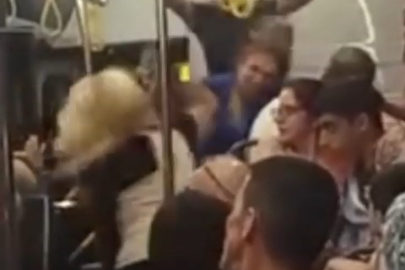 Kadınlar otobüste saç saça baş başa kavga etti