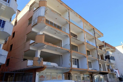 Bursa'da  yıkım kararına rağmen yıkılmayan bina tehlike saçıyor