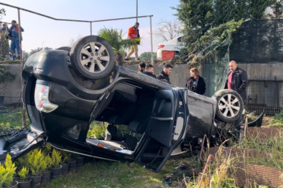 Bursa'da kontrolden çıkan araç çiçek bahçesine uçtu
