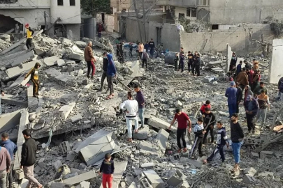 İsrail, Gazze’de sivillerin barındığı okulu vurdu: En az 20 ölü, 35 yaralı