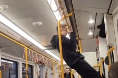 Bursa'da metroda barfiks keyfi