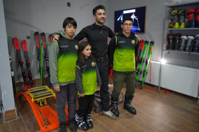 Sporcular 4 mevsim boyunca kayak yarışlarına simülasyonla hazırlanıyor