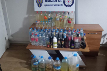 Bursa'da yılbaşı öncesi 127 litre sahte alkol ele geçirildi