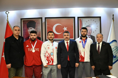 Başkan Yılmaz şampiyonları ağırladı