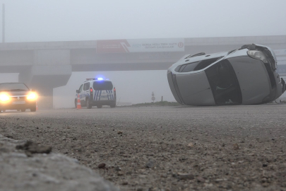 Bursa'da sis kazayı beraberinde getirdi