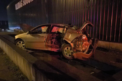 Bıçaklı kavga sonrası olay yerinden kaçan şüpheliler kaza yaptı: 1 ölü, 2 yaralı