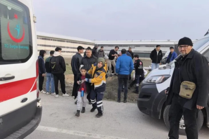 Bursa'da öğrenci servisi otomobille çarpıştı: Yaralılar var