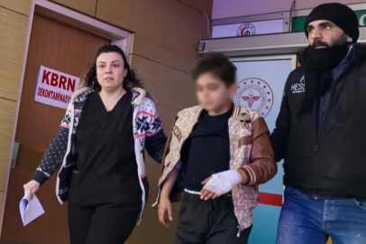 Bursa'da okulun duvarına tırmanırken eline tel saplandı