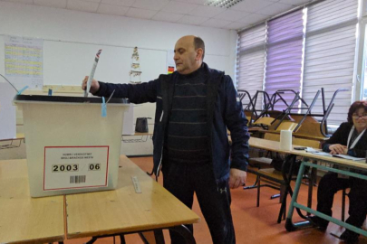 Kosova'da halk sandık başında