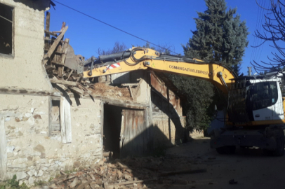 Osmangazi'de metruk bina yıkımları hız kazandı