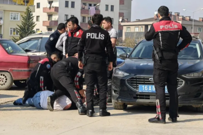 Bursa'da kimlik soran polislere saldırdı