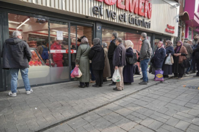 Bursa'da kasaplarda metrelerce et ve kıyma kuyruğu