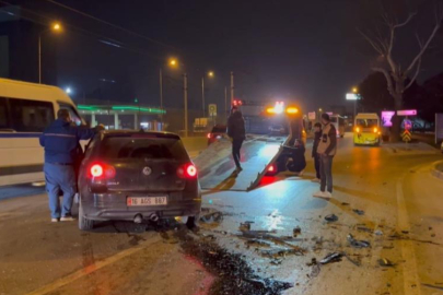 Bursa'da  otomobil minibüse çarptı: 10 yaralı