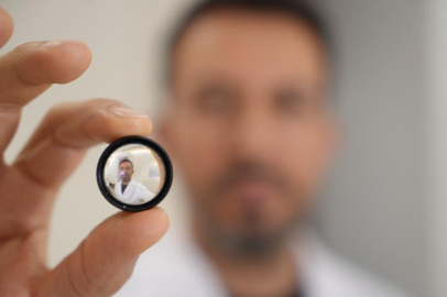 Excimer lazer ve vitrektomi ile görme imkanı