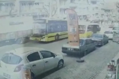 Belediye otobüsü Bursa'da 4 araca çarptı