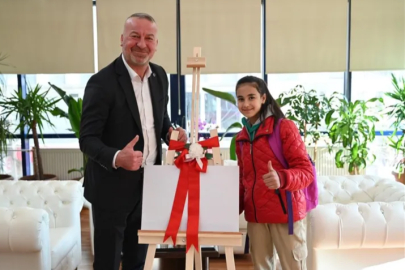 Başkan Karabatı’dan başarılı öğrenciye anlamlı hediye