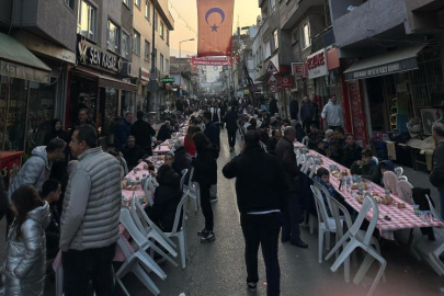 Bursalı gençlerden 2 bin kişilik iftar sofrası