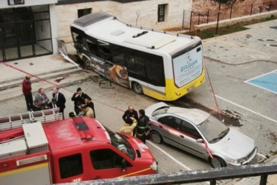 Bursa'da özel halk otobüsü 10 metrelik istinat duvarından uçtu
