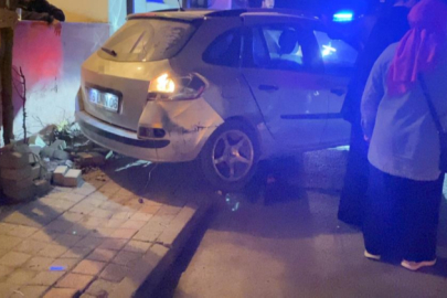 Bursa'da ticari araç ile otomobil çarpıştı: 5 yaralı