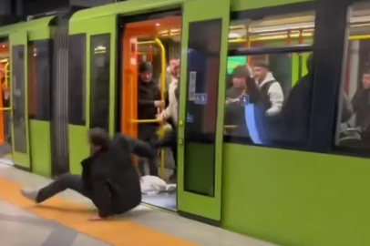 Bursa'da yaşlı adam darp edilip metrodan atıldı