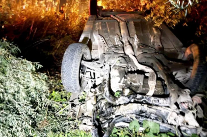 Bursa'da otomobil zeytin bahçesine uçtu