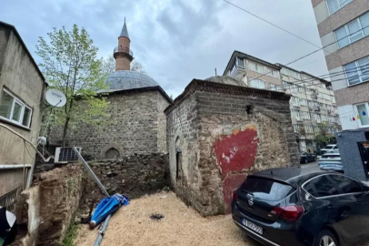 Bursa'da Şeker Hoca Camii ve türbesi çevre düzenlemesi bekliyor
