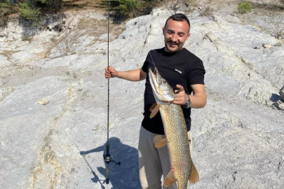 İnegöl'de balıkçının oltasına takıldı! Tam 7 kilo...