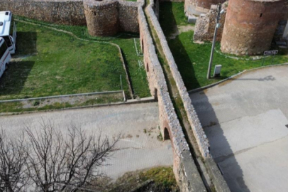 Bursa'da turistler, Osmanlı Dönemi'ne ait mezar taşı buldu