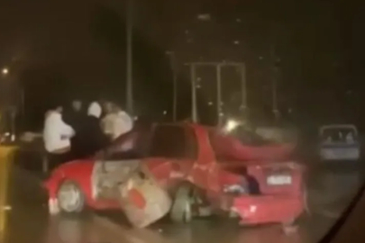 Bursa'da kontrolden çıkan otomobil duvara çarptı
