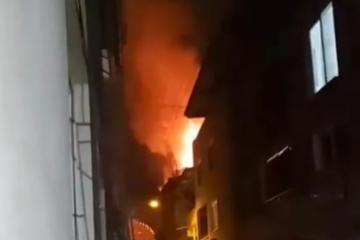 Bursa'da binanın çatı katı alevlere teslim oldu
