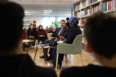 Bakan Tekin: "Müfredatımızı sık değiştirmeliyiz, yoksa çağı ıskalarız"