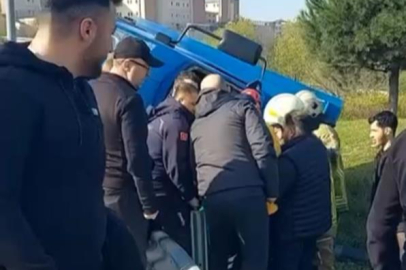 Bursa'da  kargo aracı devrildi : 2 yaralı