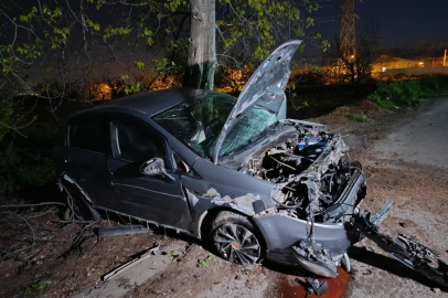 Bursa'da   otomobil ile motosiklet kafa kafaya çarpıştı