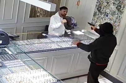 Bursa'da  para sayma makinesi hayatını kurtardı... O kuyumcu konuştu