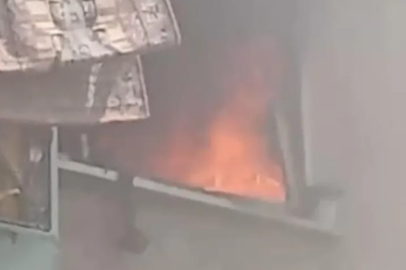 Bursa'da 2 katlı bina alevlere teslim oldu