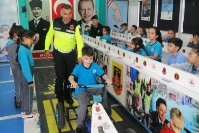 Bursa İl Jandarma Komutanlığı'ndan miniklere trafik dersi