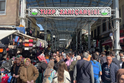 Bursa'nın tarihi çarşıları ve Hanlar Bölgesi'nde hafta sonu yoğunluğu