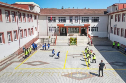 İnegöl’de okul bahçelerine bahar geldi