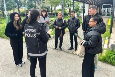 Bursa polisi vatandaşları bilgilendirdi