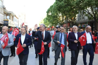 İnegöl’de 23 Nisan çoşkusu sokaklara taştı